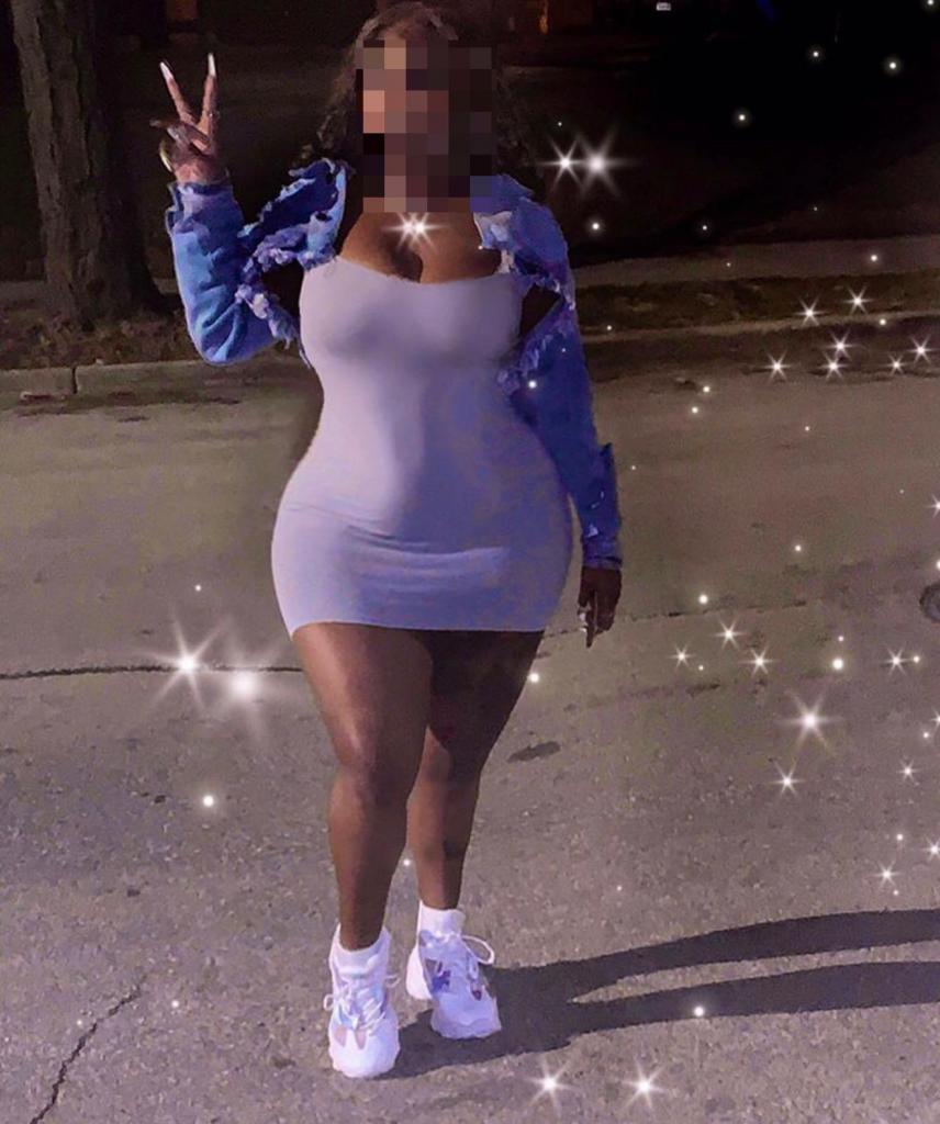 637482740: Chica busca chico en Gerona