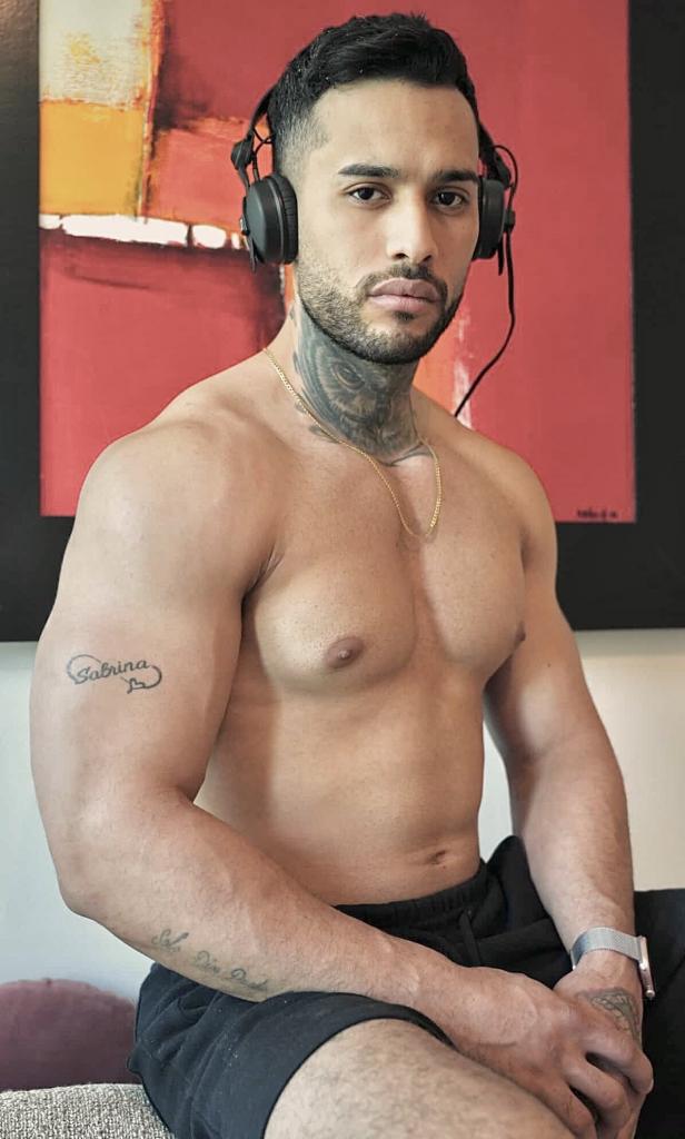 631253830: Chico busca chica en Barcelona