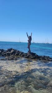 624943210: Chica busca chico en Barcelona