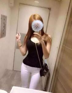 671156626: Chica busca chico en Barcelona