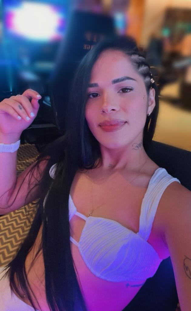 605768826: Chica busca chico en Ibiza