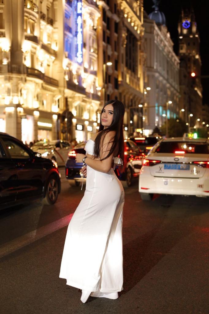 Chica busca chico en Alicante: Chica busca chico