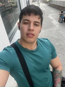 695918947: Chico busca chica en Málaga