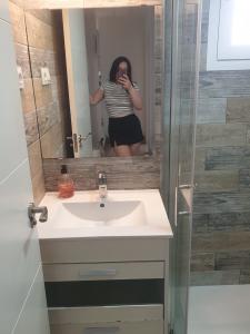 613734517: Chica busca chico en Madrid