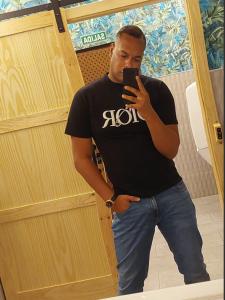 675463430: Chico busca chica en Sevilla