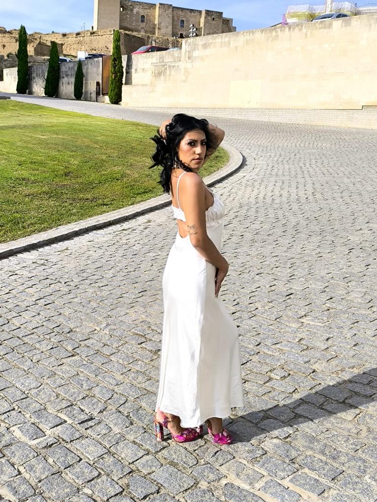 612213286: Chica busca chico en Barcelona