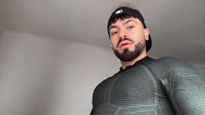 687356495: Chico busca chica en Barcelona