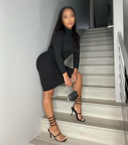 622465673: Chica busca chico en Sevilla