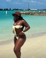 614292180: Chica busca chico en Madrid