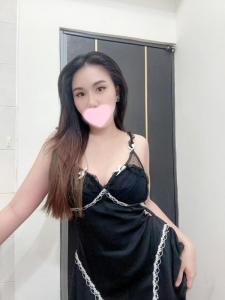 614776939: Chica busca chico en Barcelona