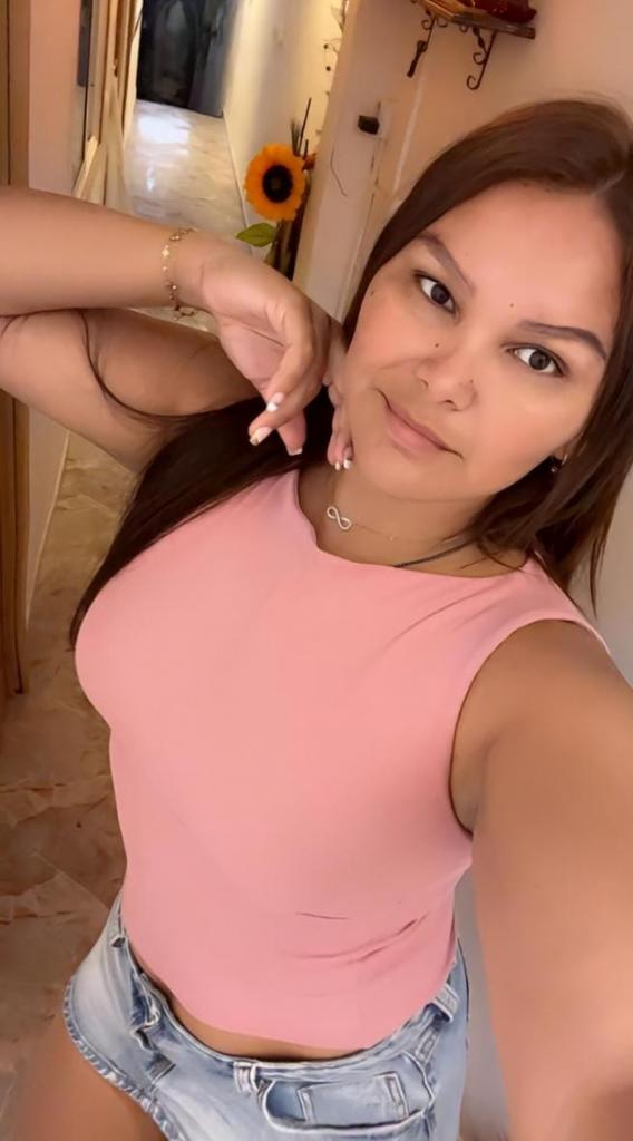 613392225: Chica busca chico en Barcelona