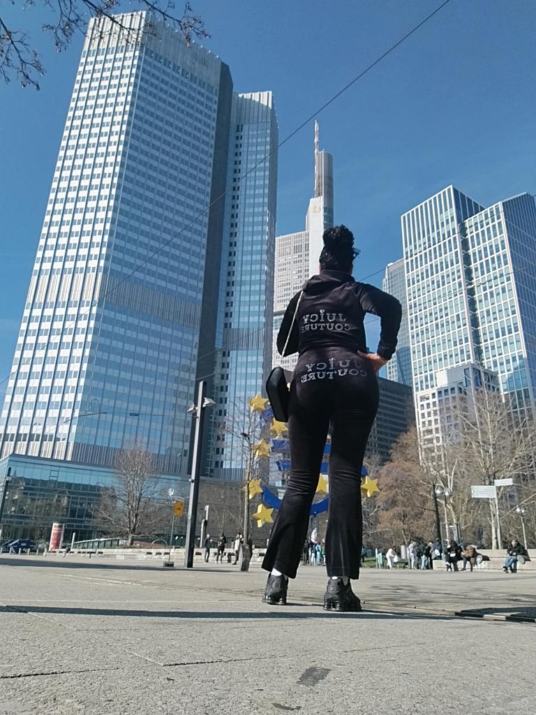 Chica busca chico en Cádiz: 