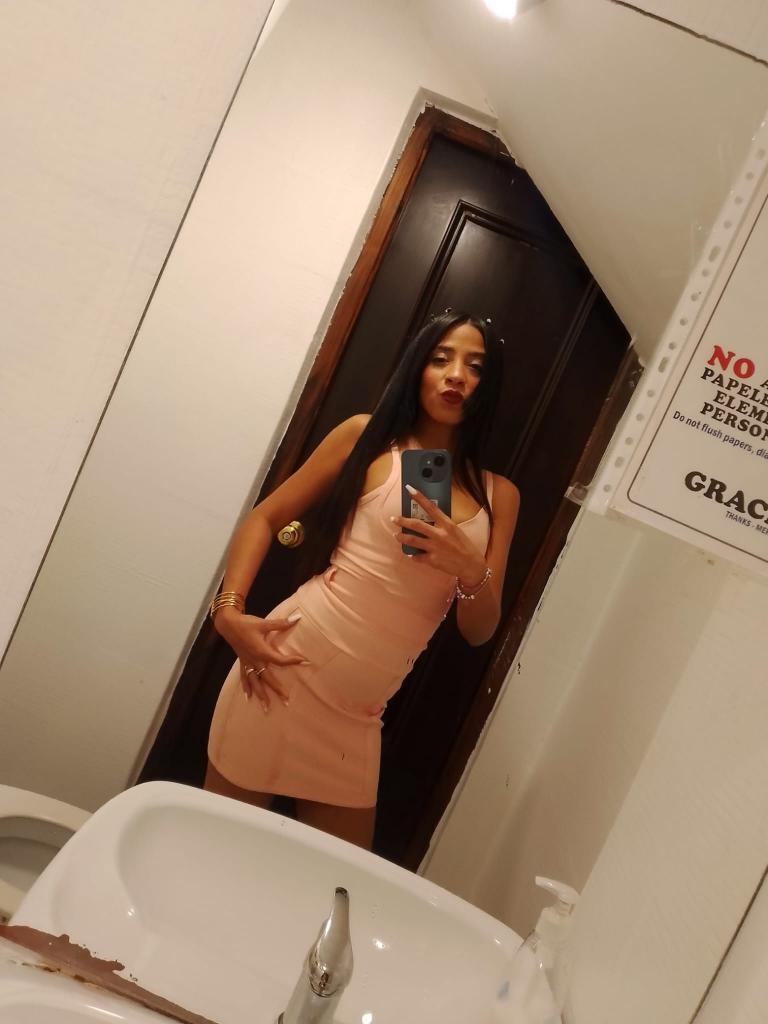 634832178: Chica busca chico en Sevilla