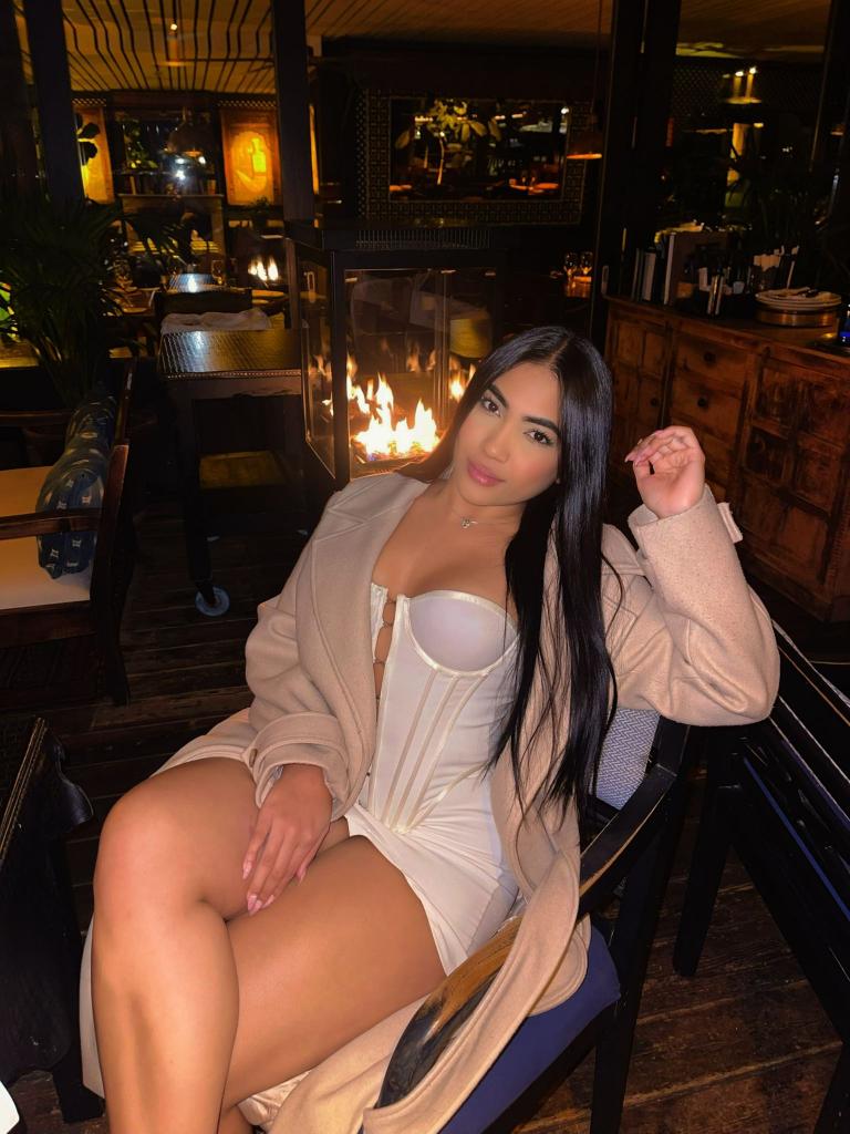 Chica busca chico en Málaga: Chica busca chico