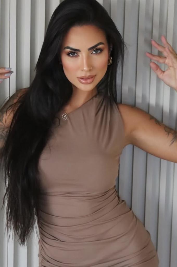 Chica busca chico en Alicante: Chica busca chico