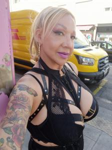 663439766: Travesti en León