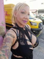 663439766: Travesti en León
