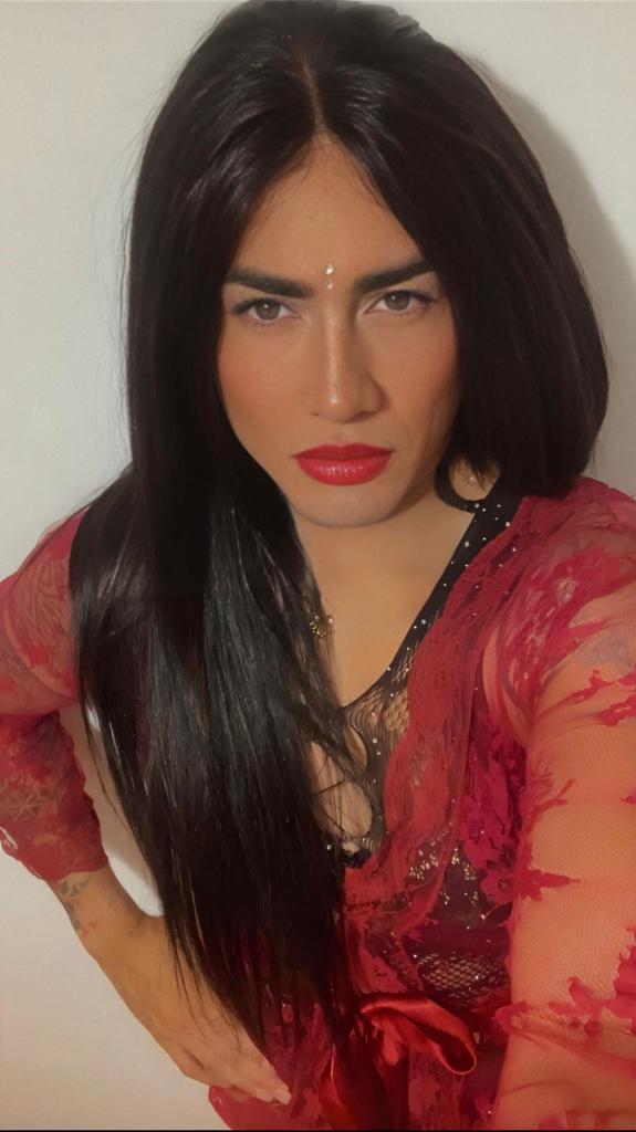 664282904: Travesti en León