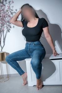 643908589: Chica busca chico en La Coruña