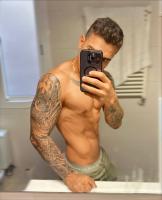 663572995: Chico busca chica en Barcelona