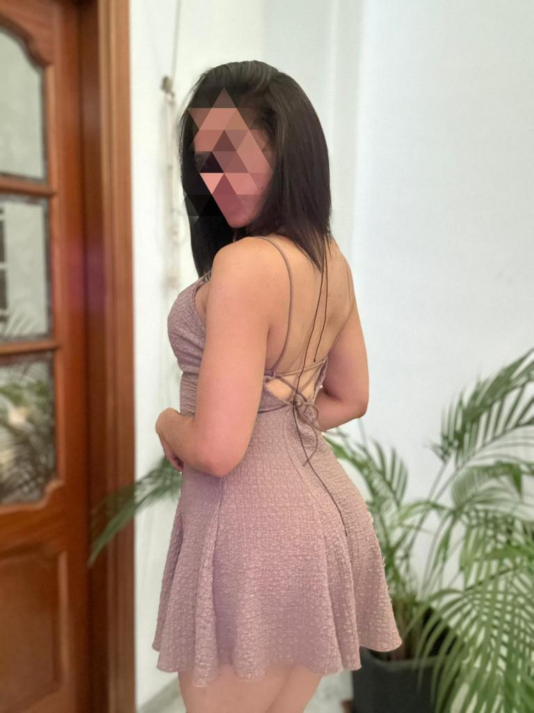 663927327: Chica busca chico en Sevilla