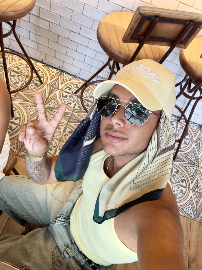 643695984: Chico busca chica en Cádiz