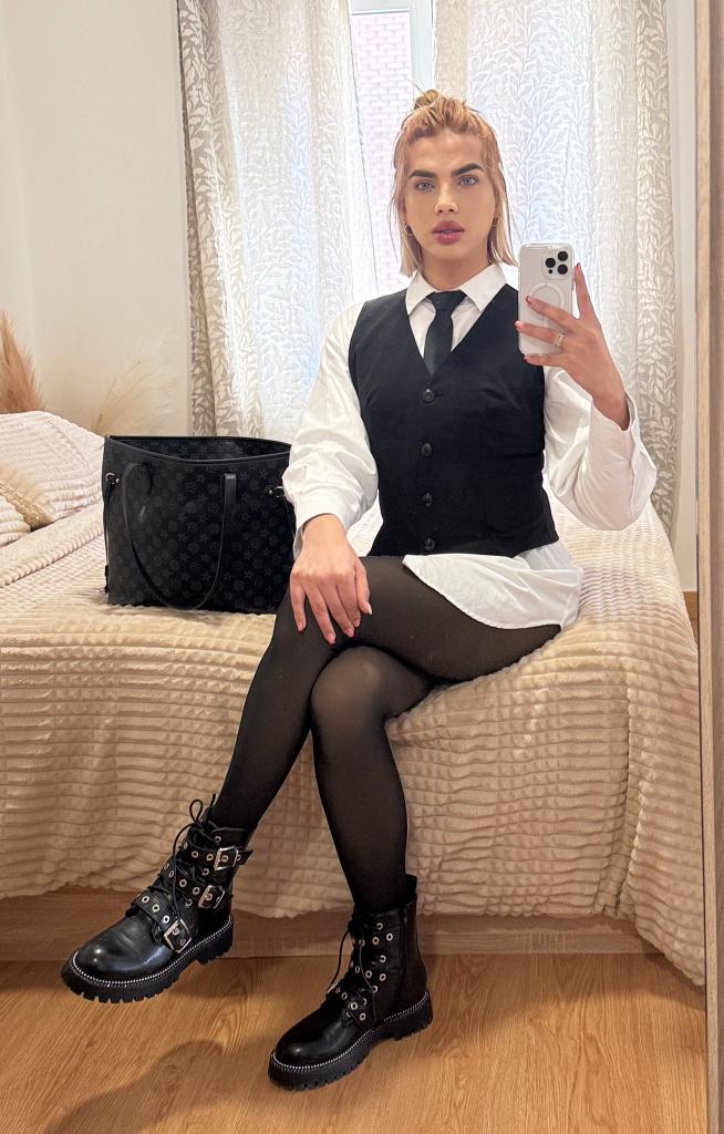 607212118: Travesti en Cádiz