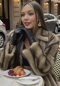 617433758: Chica busca chico en Sevilla