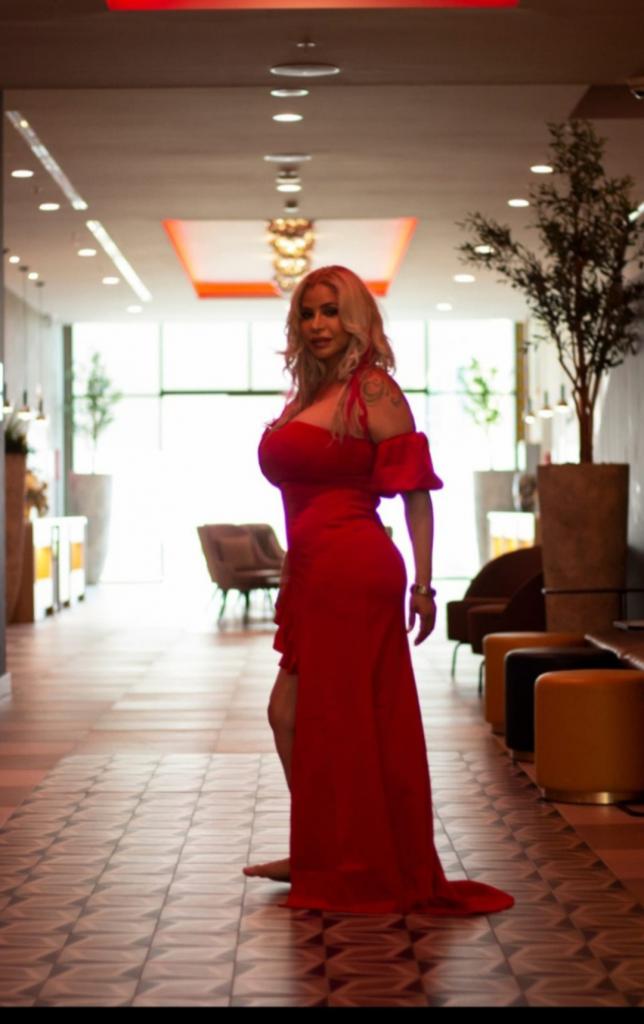 692486166: Chica busca chico en Barcelona