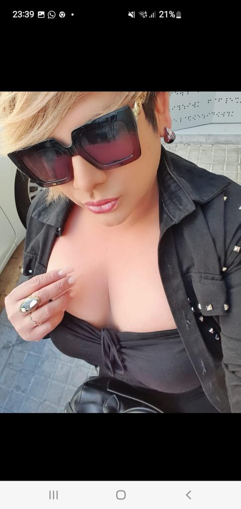 672357040: Chica busca chico en Barcelona