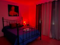 614665154: Chica busca chico en Málaga