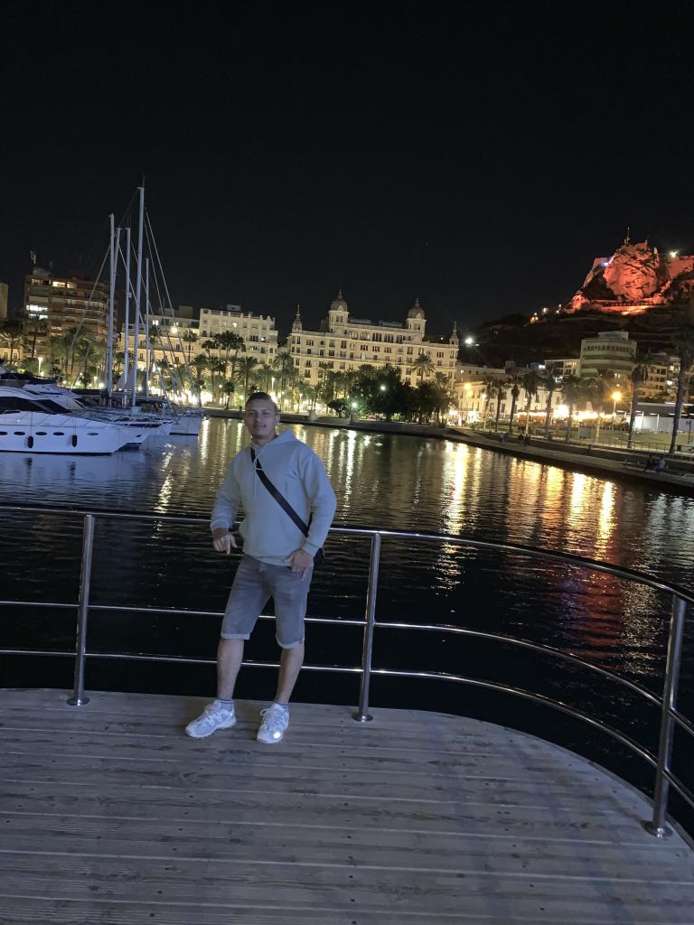 642432590: Chico busca chica en Sevilla