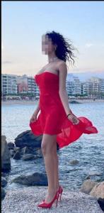 938494895: Chica busca chico en Barcelona