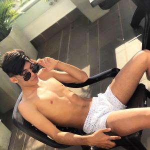 607446609: Chico busca chica en Madrid