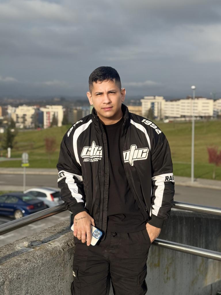 613637662: Chico busca chica en Murcia