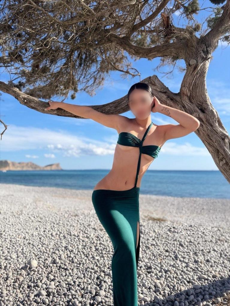 672305849: Chica busca chico en Ibiza