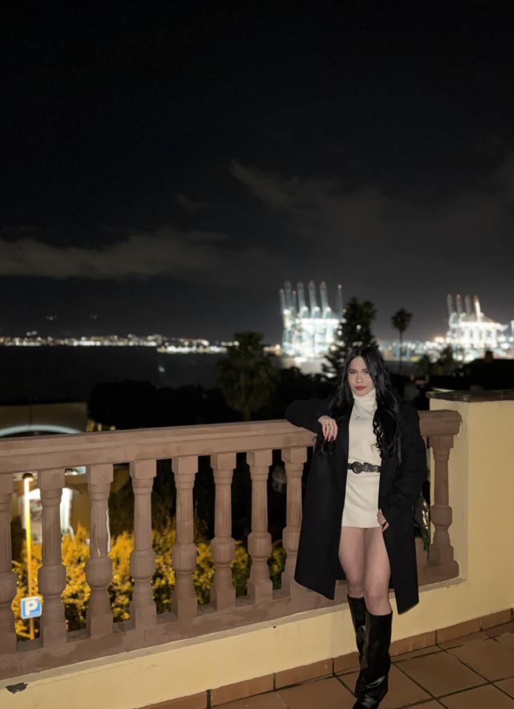 674467088: Chica busca chico en Cádiz