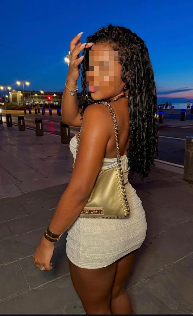 604162349: Chica busca chico en Pontevedra