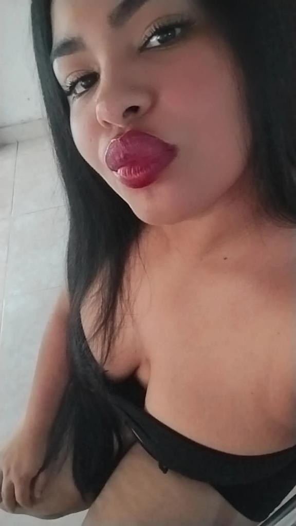 631465580: Chica busca chico en Málaga