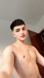 695313803: Chico busca chica en Barcelona