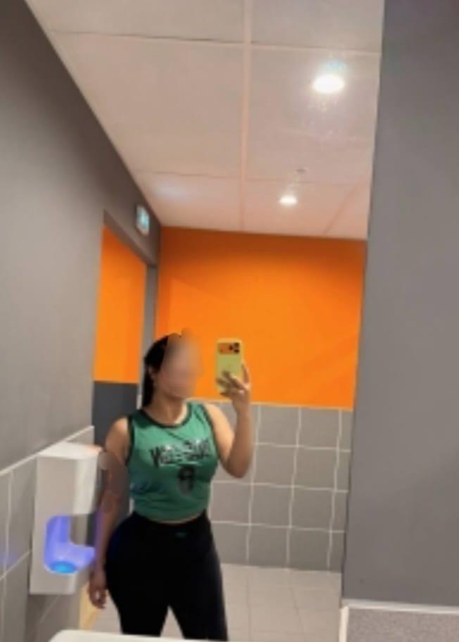 631456827: Chica busca chico en Barcelona