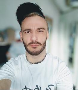 Chico busca chica en Barcelona: 