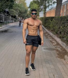 674504023: Chico busca chica en Barcelona