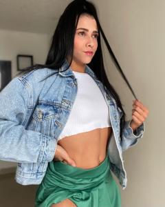 Chica busca chico en Ibiza: 