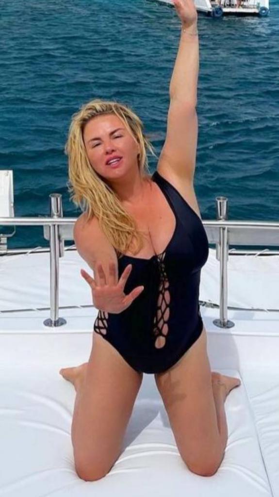 643049412: Chica busca chico en Granada