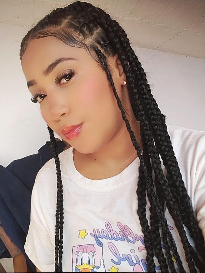 647988449: Chica busca chico en Sevilla