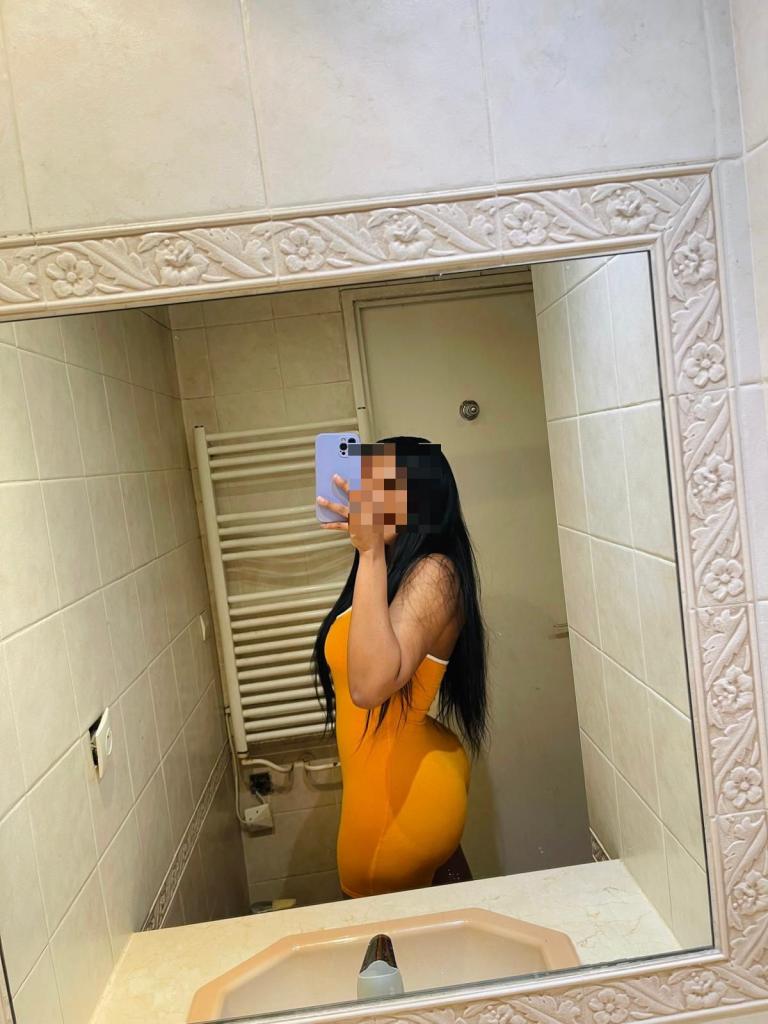 658669627: Chica busca chico en Barcelona