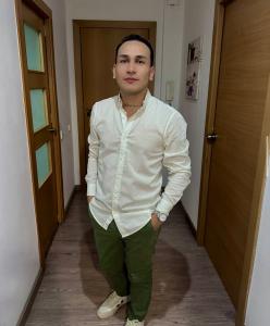 645685073: Chico busca chica en Barcelona