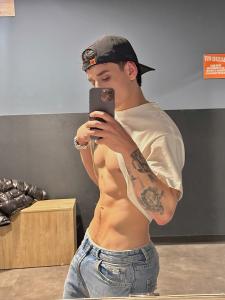 666432654: Chico busca chica en Zaragoza