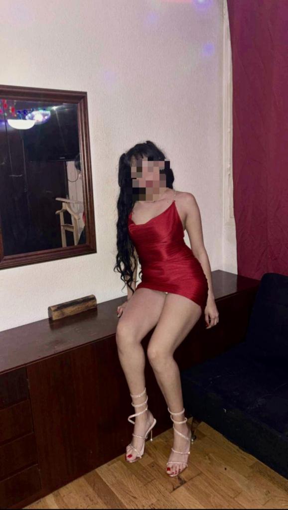 669022765: Chica busca chico en Barcelona